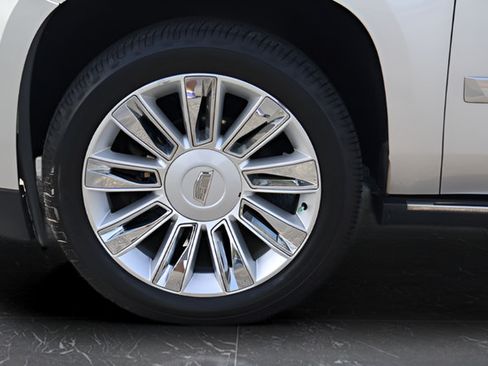Used 2020 Cadillac Escalade Platinum AWD/4WD image 10