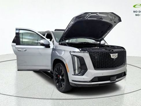 Used 2026 Cadillac Escalade Platinum Sport w/ LPO, ONYX Package AWD/4WD image 12