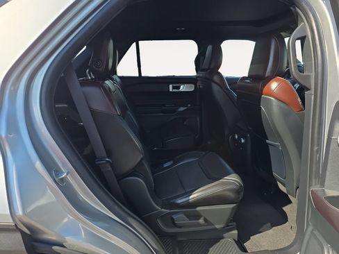 Used 2020 Ford Explorer Platinum w/ Premium Technology Package AWD/4WD image 13