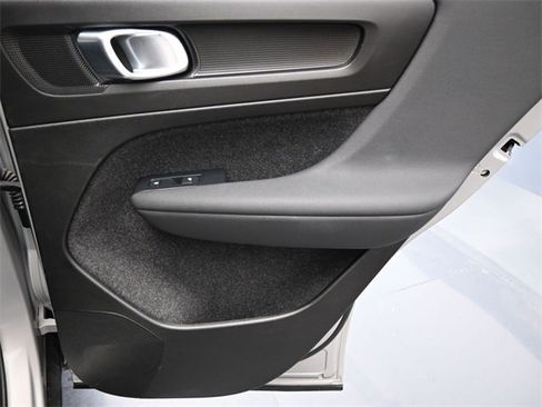 Used 2024 Volvo XC40 B5 Plus image 37