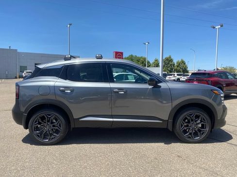 New 2026 Nissan Kicks SR AWD/4WD image 6