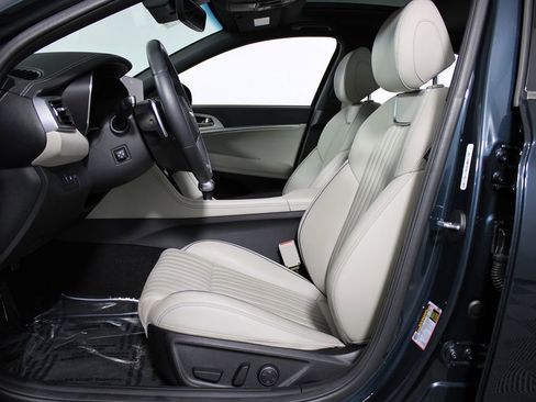 Used 2023 Genesis G70 2.0T w/ Sport Prestige Package image 9