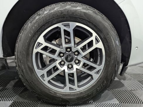 Used 2025 Ford Expedition Active AWD/4WD image 6