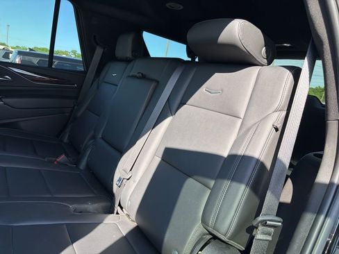 Used 2022 Cadillac Escalade Luxury image 14