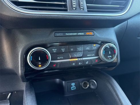 Used 2022 Ford Escape Titanium image 16