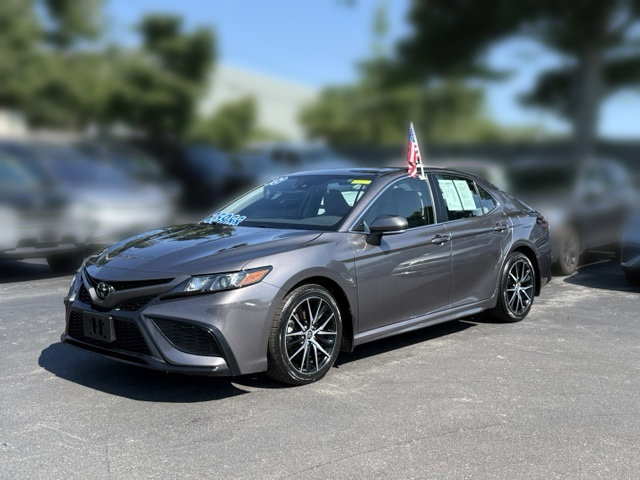 Used 2023 Toyota Camry SE AWD/4WD image 3