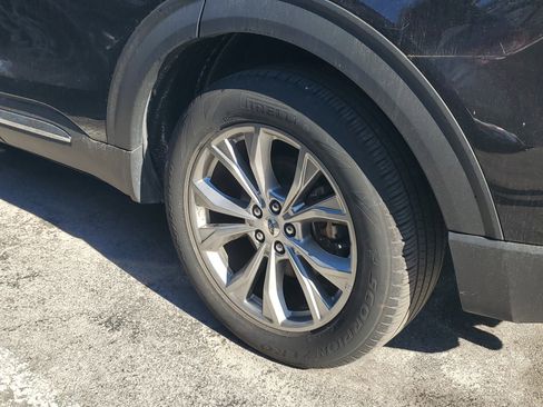 Used 2023 Ford Explorer Limited image 7