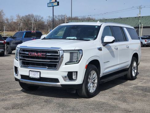 Used 2024 GMC Yukon XL SLT image 3