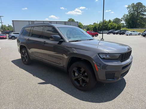 Used 2023 Jeep Grand Cherokee L Laredo RWD image 9