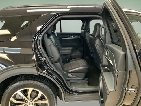Used 2025 Ford Explorer ST-Line image 14