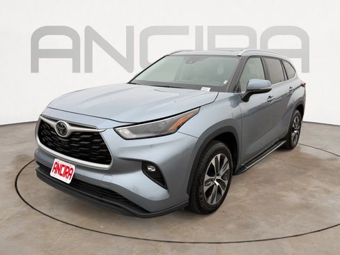 Used 2023 Toyota Highlander XLE image 6