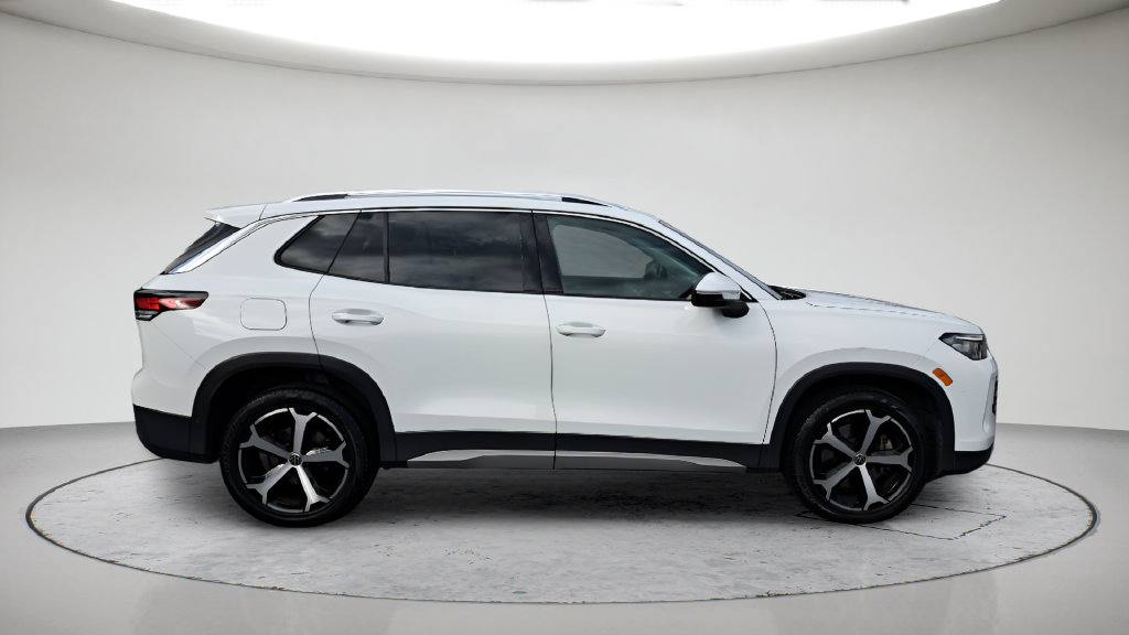 Used 2026 Volkswagen Tiguan SE AWD/4WD image 4