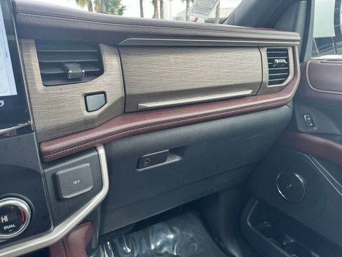 Used 2024 Ford Expedition Limited image 23