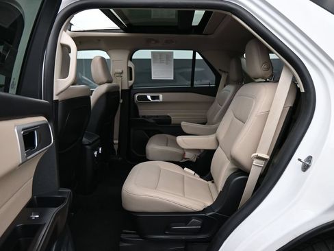 Used 2020 Ford Explorer XLT w/ Equipment Group 202A RWD image 16