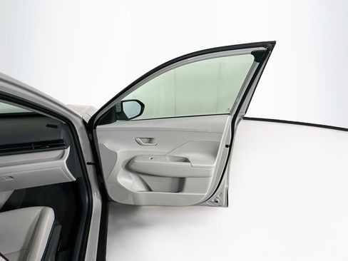 Used 2025 Hyundai Kona SEL AWD/4WD image 29