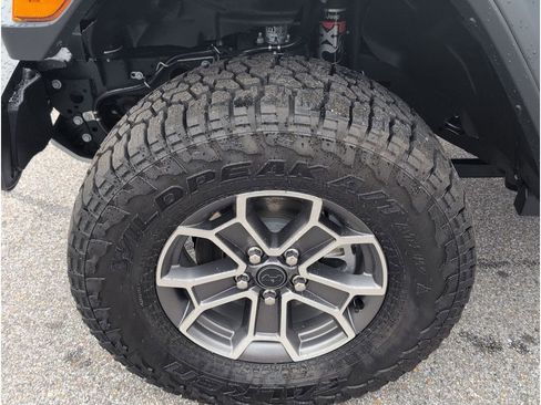 New 2025 Jeep Gladiator Mojave w/ Convenience Group image 9