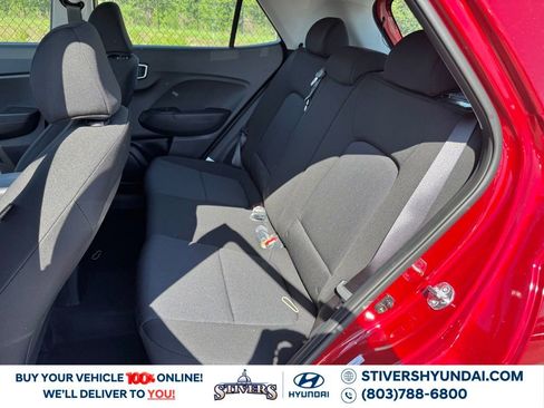 Certified 2025 Hyundai Venue SE image 17