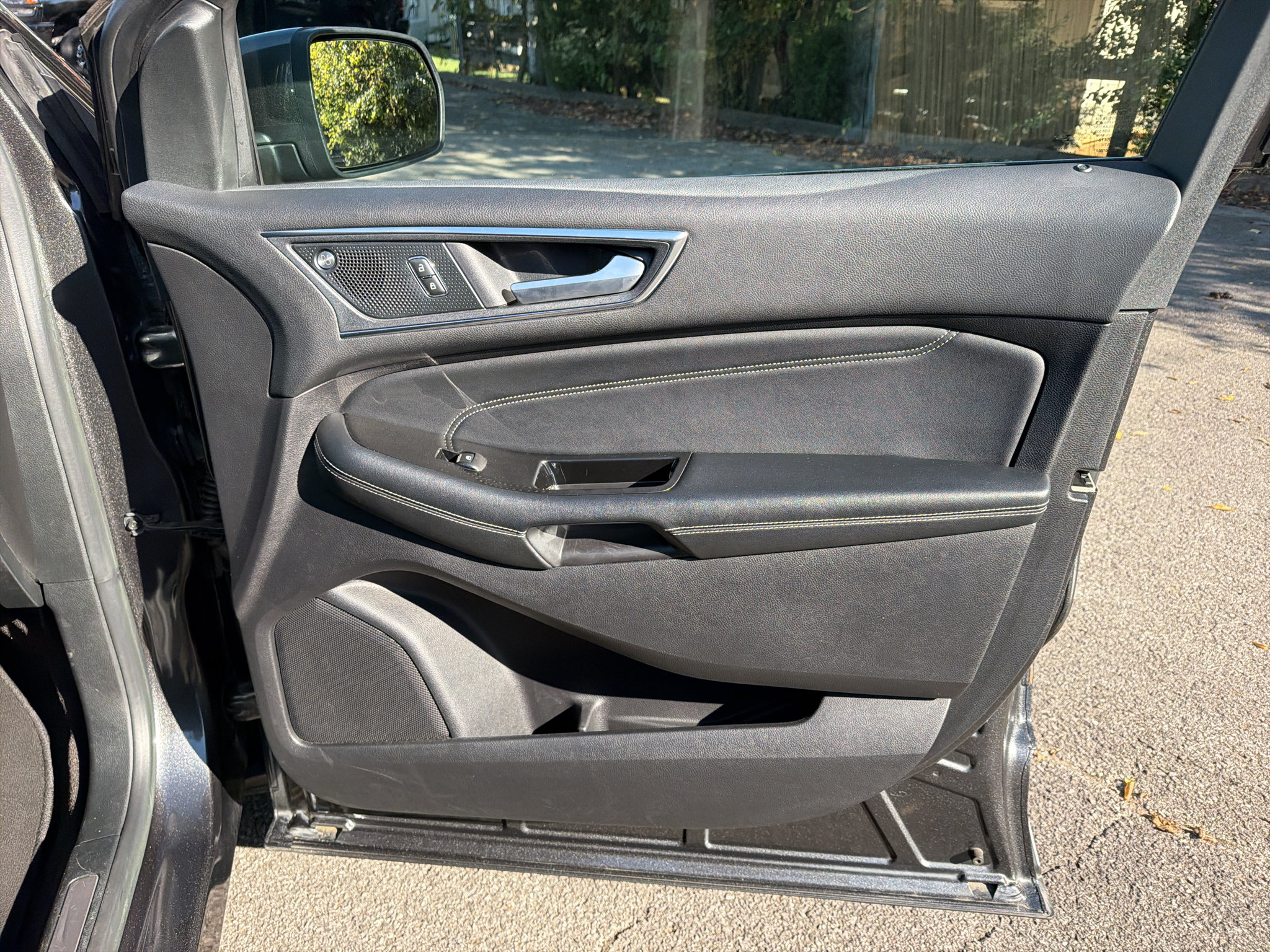 Used 2020 Ford Edge Titanium FWD image 22