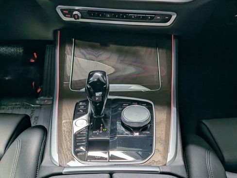 Used 2022 BMW X5 sDrive40i w/ Premium Package RWD image 13