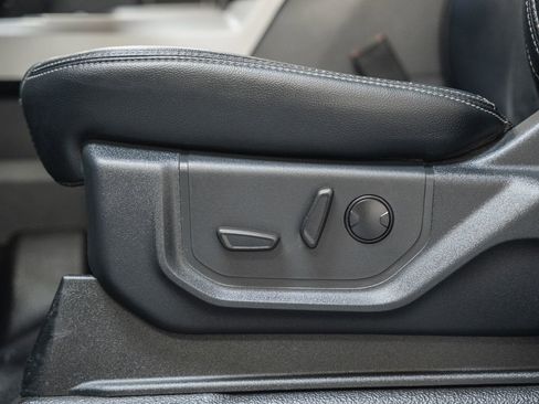 Used 2022 Ford F250 Lariat w/ Black Appearance Pkg image 48