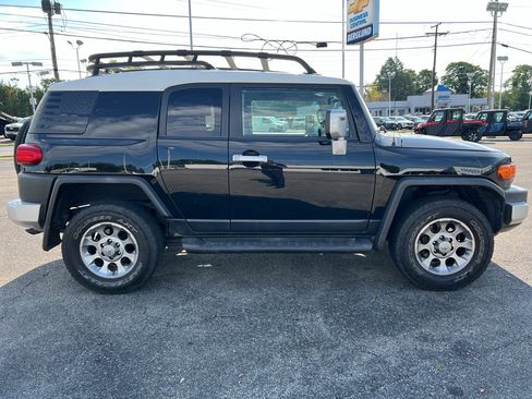 Used 2011 Toyota FJ Cruiser 4WD w/ Upgrade Pkg image 4