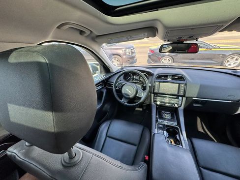 Used 2018 Jaguar F-PACE AWD/4WD image 28