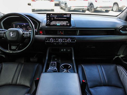 Certified 2025 Honda Pilot Black Edition image 12