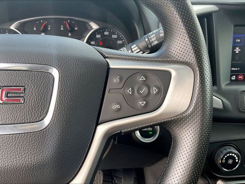 Used 2024 GMC Terrain SLE image 18