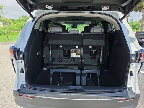 New 2026 Toyota Sienna XLE FWD image 28