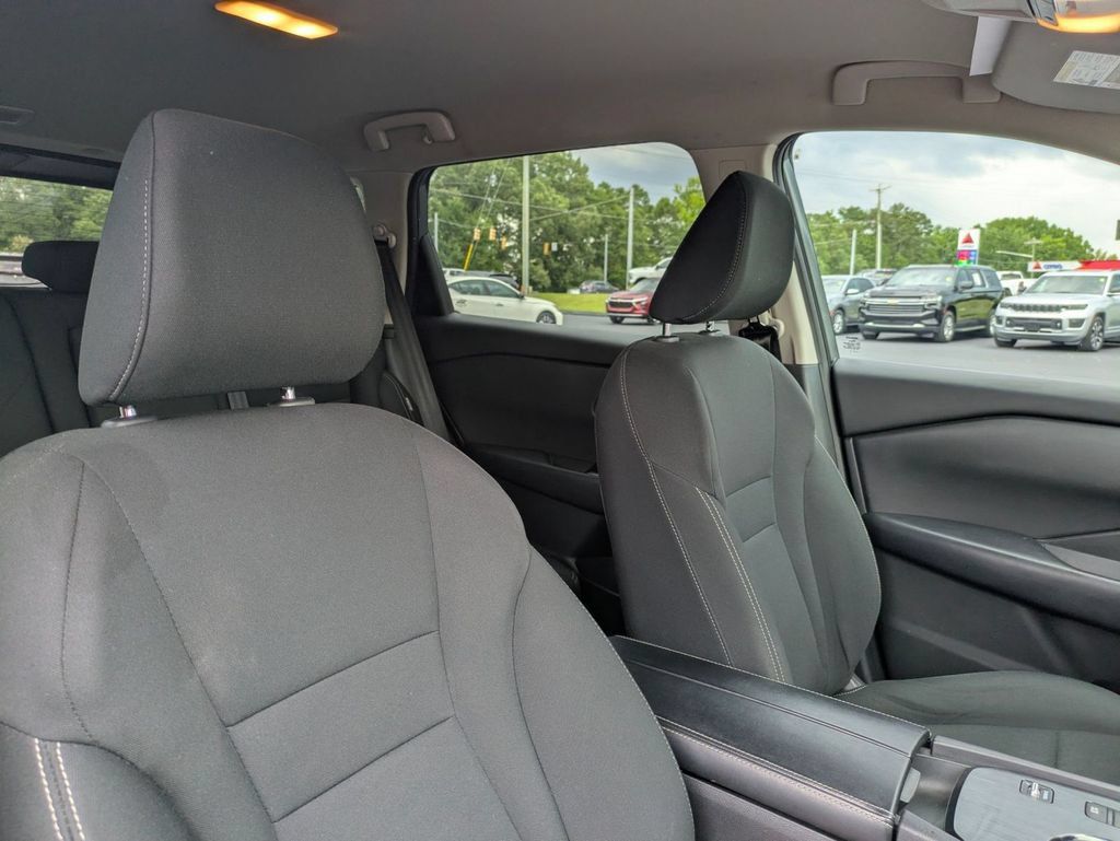 Used 2024 Nissan Rogue S FWD image 31