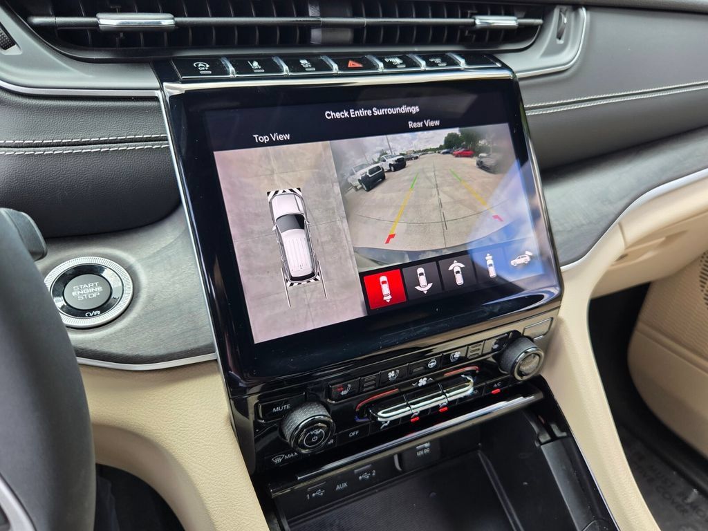 Used 2023 Jeep Grand Cherokee L Limited w/ Luxury Tech Group II RWD image 24