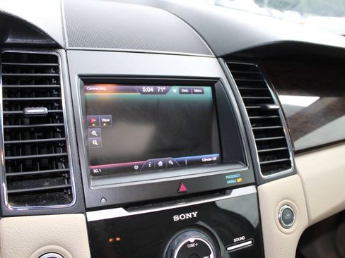 Used 2013 Ford Taurus Limited FWD image 15