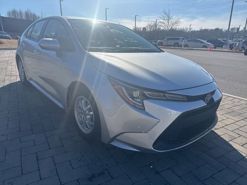 Certified 2020 Toyota Corolla LE image 2