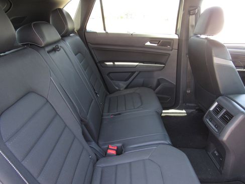 Used 2020 Volkswagen Atlas Cross Sport SEL Premium AWD/4WD image 12