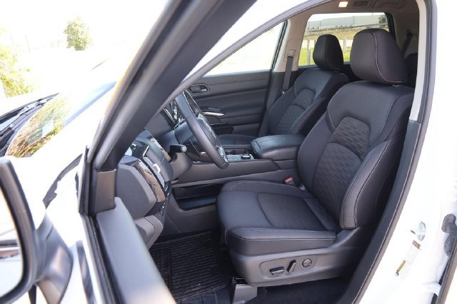 Certified 2025 Nissan Pathfinder SV AWD/4WD image 9