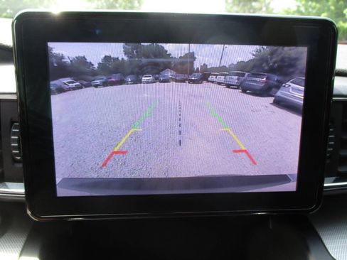Used 2020 Ford Explorer XLT w/ Equipment Group 202A AWD/4WD image 10