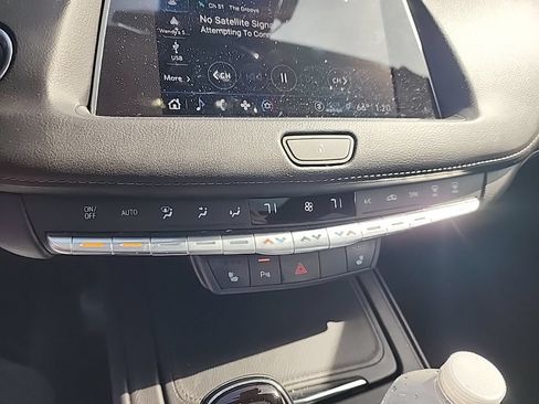 Used 2023 Cadillac XT4 Luxury w/ Cold Weather Package AWD/4WD image 14