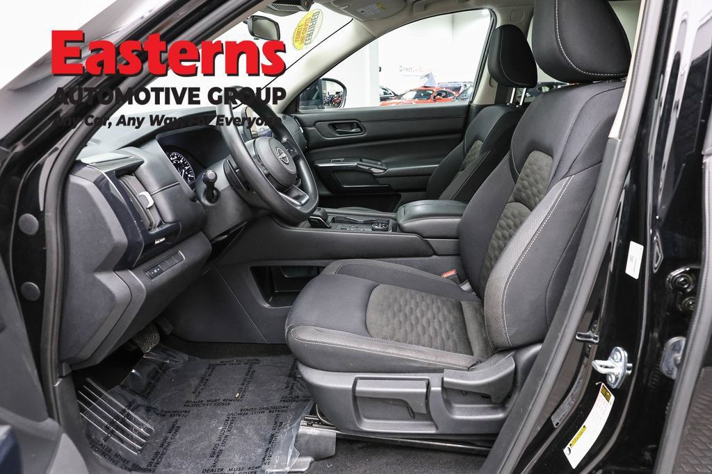 Used 2024 Nissan Pathfinder S AWD/4WD image 14