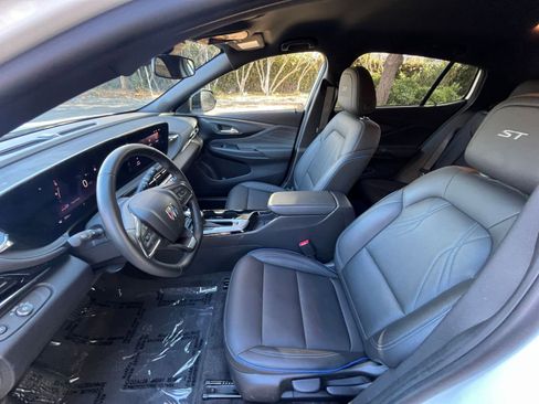 Used 2025 Buick Envista Sport Touring image 24