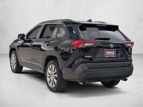 Used 2020 Toyota RAV4 XLE Premium image 7