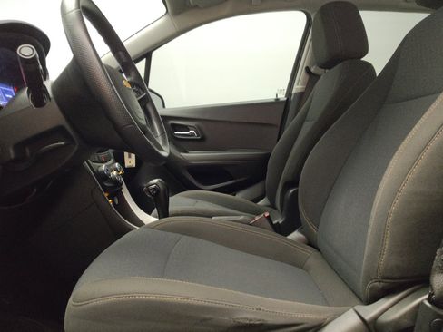 Used 2020 Chevrolet Trax LS w/ Tint and Cruise Package FWD image 17