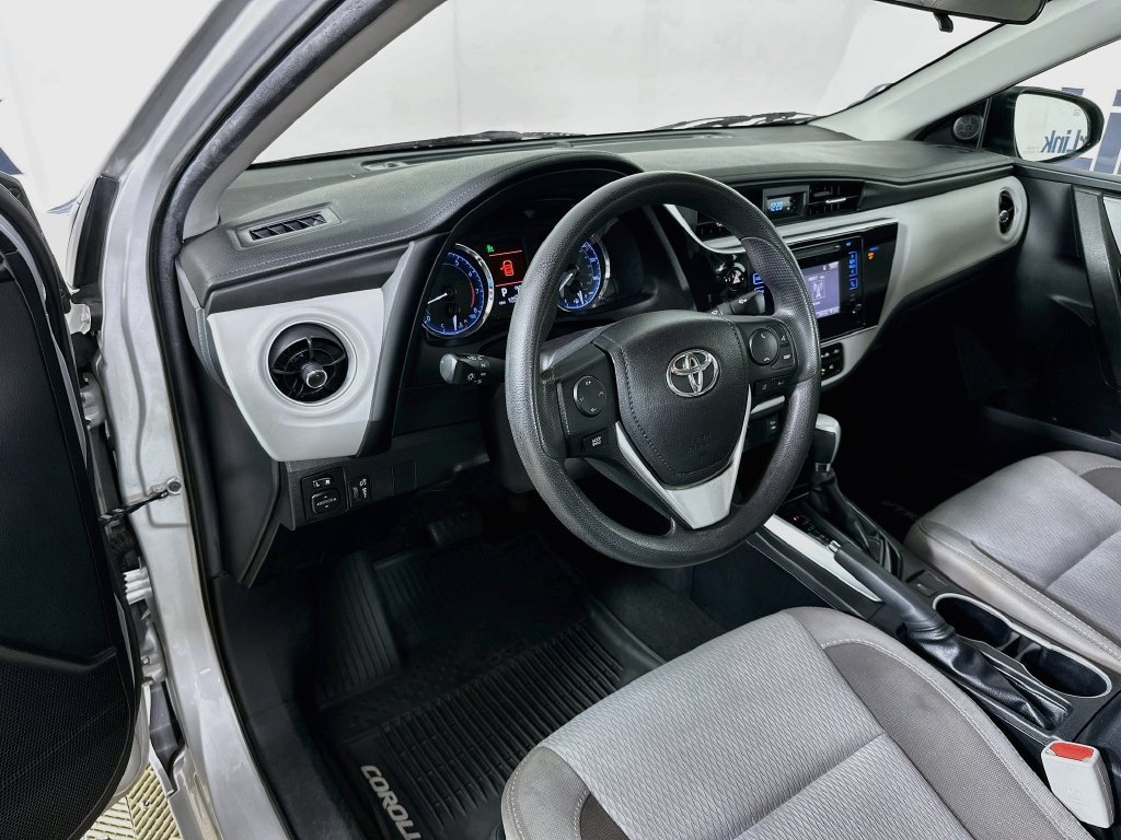 Used 2018 Toyota Corolla LE FWD image 10
