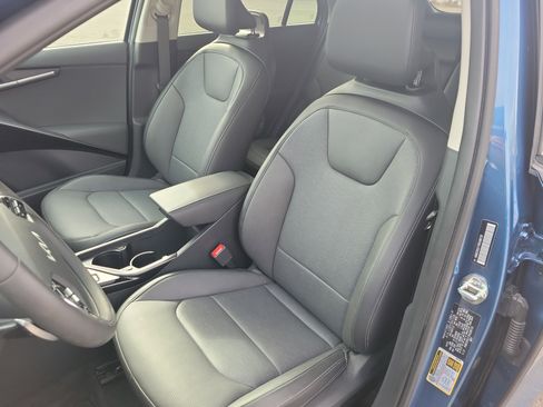 Used 2024 Kia Niro SX Touring image 14