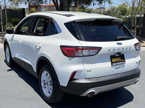 Used 2022 Ford Escape SE FWD image 2