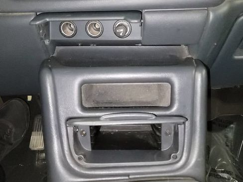 Used 2000 Chevrolet Silverado 2500 LS RWD image 32