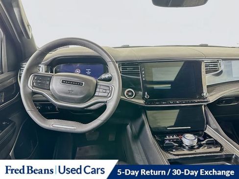 Used 2022 Jeep Wagoneer Series III w/ Premium Group I AWD/4WD image 31