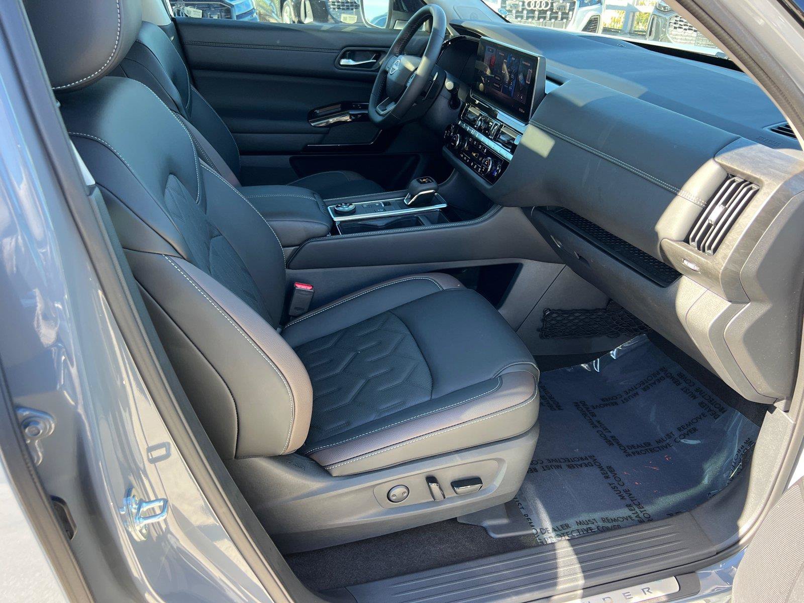 Used 2026 Nissan Pathfinder Platinum w/ Cargo Package AWD/4WD image 13