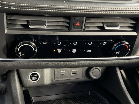 Used 2023 Nissan Rogue S image 25