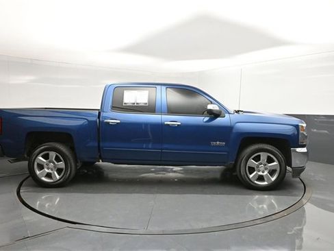 Used 2018 Chevrolet Silverado 1500 LT w/ Texas Edition image 26