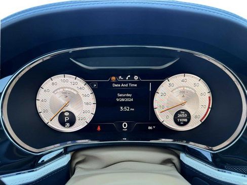 Used 2023 Bentley Flying Spur W12 image 32